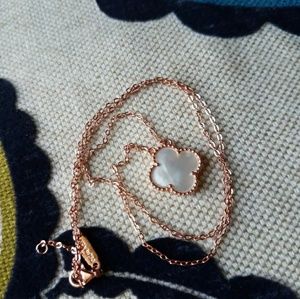 Mother of pearl Clover Pendant Necklace